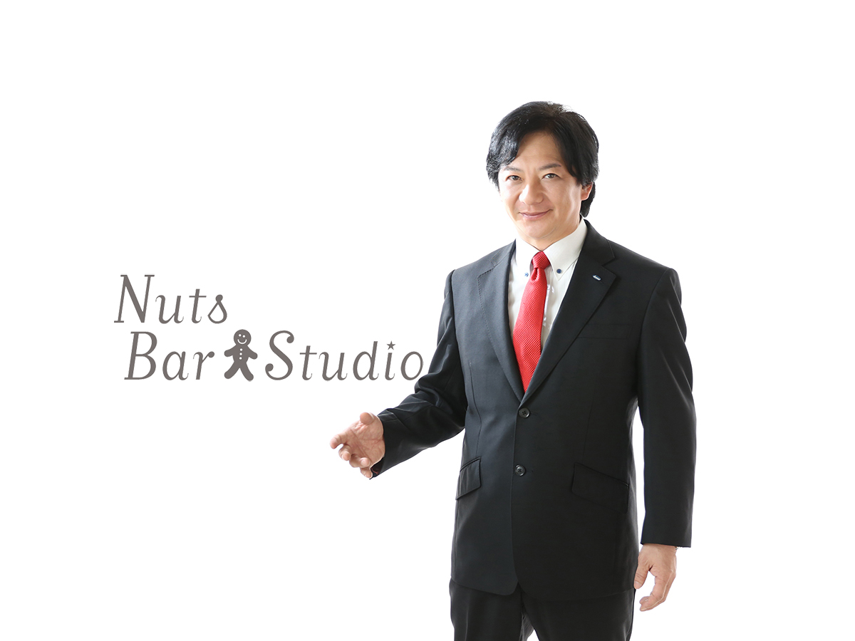 外資系には、硬い表情はダメなんです！笑顔の自然なプレジデントフォトを！